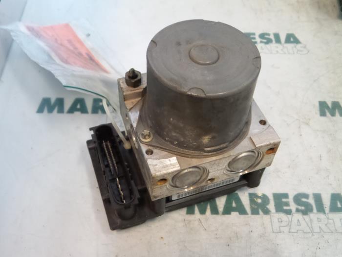 Used ABS pump Renault Megane II (BM/CM) 1.9 dCi 115 Price € 49,99 Margin scheme offered by Maresia Parts