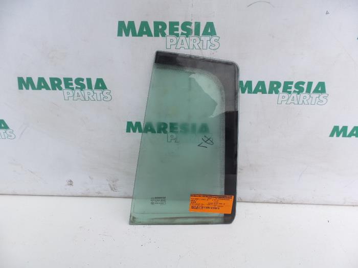 Usados Ventanilla triangular izquierda detrás Renault Megane II Grandtour (KM) 1.6 16V Precio € 25,00 Norma de margen ofrecido por Maresia Parts
