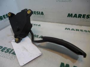 Used Throttle pedal position sensor Renault Megane II Grandtour (KM) 1.9 dCi 120 Price € 35,00 Margin scheme offered by Maresia Parts