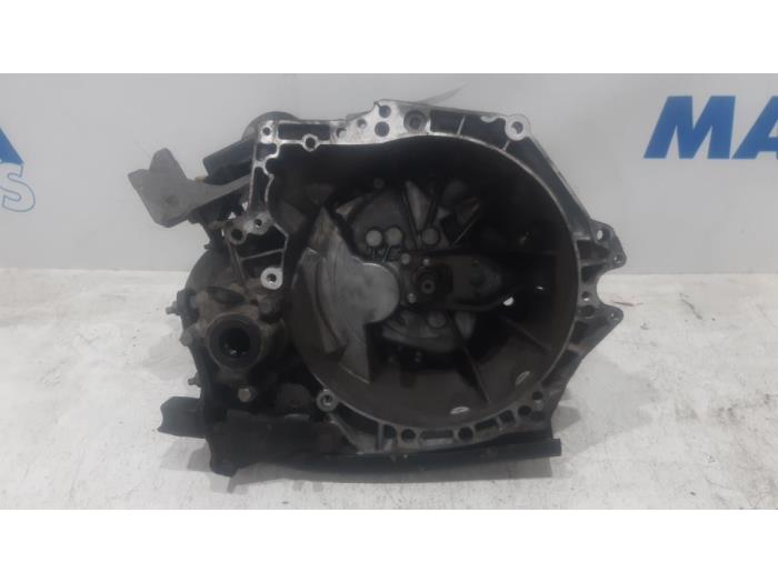 Gearbox from a Peugeot 308 SW (4E/H) 1.6 HDi 16V 2009