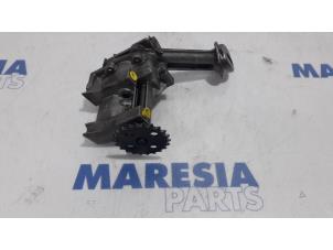 Used Oil pump Renault Clio III (BR/CR) 1.5 dCi 70 Price € 50,00 Margin scheme offered by Maresia Parts