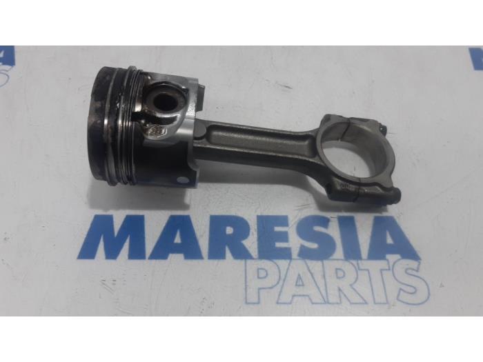 Usagé Piston Renault Clio III (BR/CR) 1.5 dCi 70 Prix € 50,00 Règlement à la marge proposé par Maresia Parts