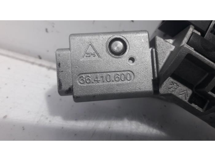 Ignition lock + key from a Peugeot 308 SW (4E/H) 1.6 HDi 16V 2009