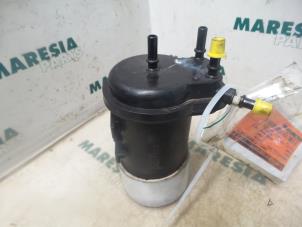 Używane Obudowa filtra paliwa Renault Megane II (BM/CM) 1.5 dCi 80 Cena € 50,00 Procedura marży oferowane przez Maresia Parts