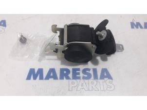 Used Rear seatbelt, centre Peugeot 308 SW (4E/H) 1.6 HDi 16V Price € 40,00 Margin scheme offered by Maresia Parts