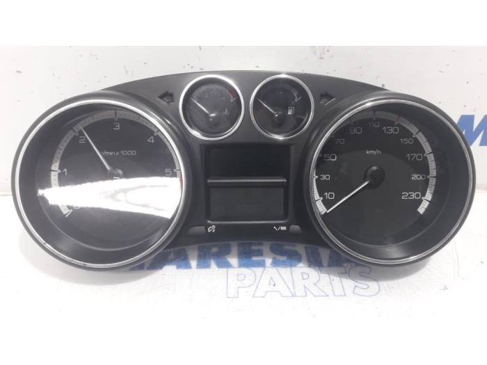 Instrument panel from a Peugeot 308 SW (4E/H) 1.6 HDi 16V 2009