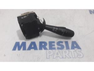 Usados Interruptor de limpiaparabrisas Renault Trafic (1FL/2FL/3FL/4FL) 1.6 dCi 115 Precio € 60,50 IVA incluido ofrecido por Maresia Parts