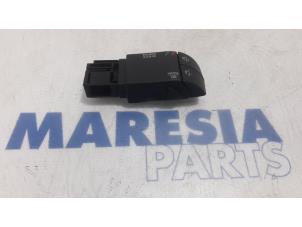 Używane Kierownica multifunkcyjna Renault Trafic (1FL/2FL/3FL/4FL) 1.6 dCi 115 Cena € 18,15 Z VAT oferowane przez Maresia Parts