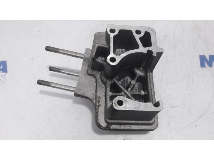 Engine mount from a Fiat Bravo (198A) 1.4 16V 2008