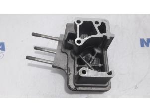 Engine mount from a Fiat Bravo (198A) 1.4 16V 2008