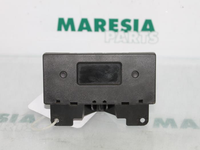 Begagnade Innerdisplay Peugeot 206 (2A/C/H/J/S) 1.4 XR,XS,XT,Gentry Pris € 15,00 Marginaltabell erbjuds av Maresia Parts