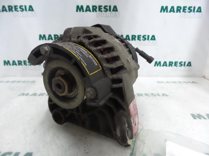 Begagnade Dynamo Fiat Bravo (182A) 1.2 16V Pris € 50,00 Marginaltabell erbjuds av Maresia Parts