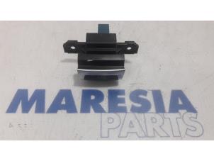 Used Parking brake switch Peugeot 308 (L3/L8/LB/LH/LP) 1.2 12V e-THP PureTech 130 Price € 40,00 Margin scheme offered by Maresia Parts