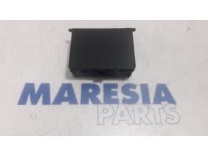 Używane Sterownik nagrzewnicy Peugeot 308 (L3/L8/LB/LH/LP) 1.2 12V e-THP PureTech 130 Cena € 25,00 Procedura marży oferowane przez Maresia Parts