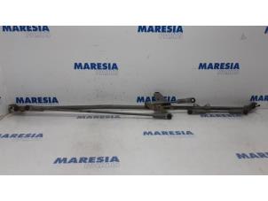 Used Wiper mechanism Peugeot 307 CC (3B) 2.0 16V Price € 40,00 Margin scheme offered by Maresia Parts
