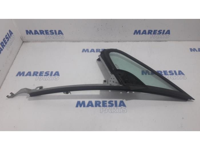 Usados Ventanilla triangular izquierda delante Peugeot 307 CC (3B) 2.0 16V Precio € 45,00 Norma de margen ofrecido por Maresia Parts