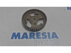 Used Camshaft sprocket Citroen C4 Picasso (3D/3E) 1.6 e-HDi 115 Price € 20,00 Margin scheme offered by Maresia Parts