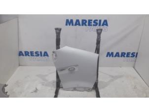 Used Front wing, right Renault Master III (FD/HD) 2.5 dCi 16V Price € 75,00 Margin scheme offered by Maresia Parts