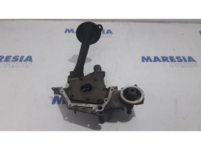 Oil pump from a Fiat 500 (312) 1.2 69 2009