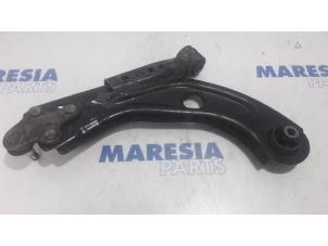 Usagé Bras de suspension bas avant droit Peugeot 308 SW (L4/L9/LC/LJ/LR) 1.6 BlueHDi 120 Prix € 30,00 Règlement à la marge proposé par Maresia Parts