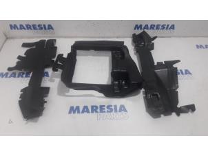 Używane Wspornik (rózne) Peugeot 308 SW (L4/L9/LC/LJ/LR) 1.6 BlueHDi 120 Cena € 50,00 Procedura marży oferowane przez Maresia Parts