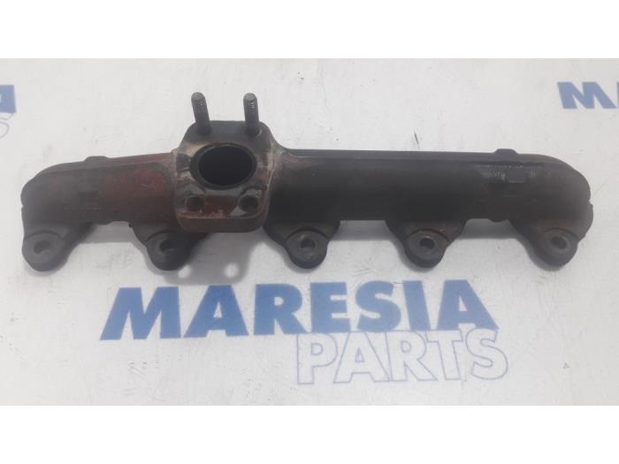 Usados Colector de escape Peugeot Expert (G9) 1.6 HDi 90 Precio € 30,19 IVA incluido ofrecido por Maresia Parts