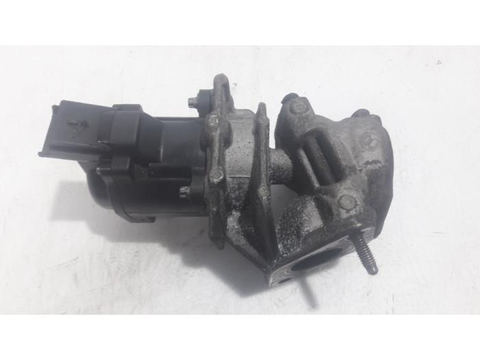 EGR valve from a Peugeot Expert (G9) 1.6 HDi 90 2011
