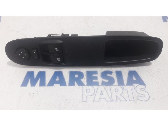 Usados Interruptor combinado de ventanillas Fiat Punto III (199) 1.3 JTD Multijet 85 16V Precio € 25,00 Norma de margen ofrecido por Maresia Parts
