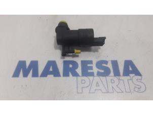 Gebrauchte Scheibensprüherpumpe vorne Renault Master III (FD/HD) 2.5 dCi 16V Preis € 10,00 Margenregelung angeboten von Maresia Parts