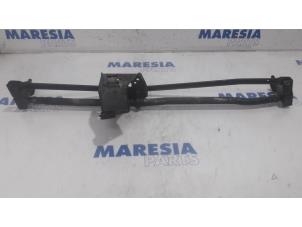 Used Wiper mechanism Renault Master III (FD/HD) 2.5 dCi 16V Price € 50,00 Margin scheme offered by Maresia Parts