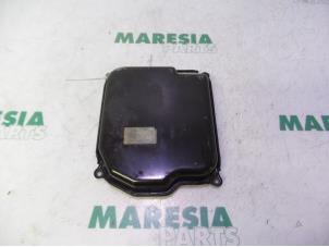 Używane Pokrywa skrzyni biegów Renault Scénic I (JA) 1.6 16V Cena € 30,00 Procedura marży oferowane przez Maresia Parts