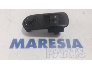 Used Multi-functional window switch Renault Trafic New (FL) 2.0 dCi 16V 115 Price € 42,35 Inclusive VAT offered by Maresia Parts
