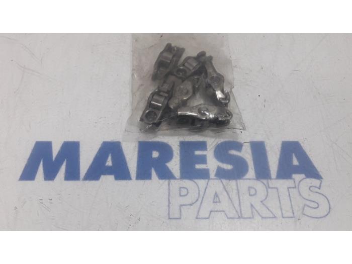 Usagé Culbuteur Peugeot 308 SW (L4/L9/LC/LJ/LR) 1.6 BlueHDi 120 Prix € 30,00 Règlement à la marge proposé par Maresia Parts