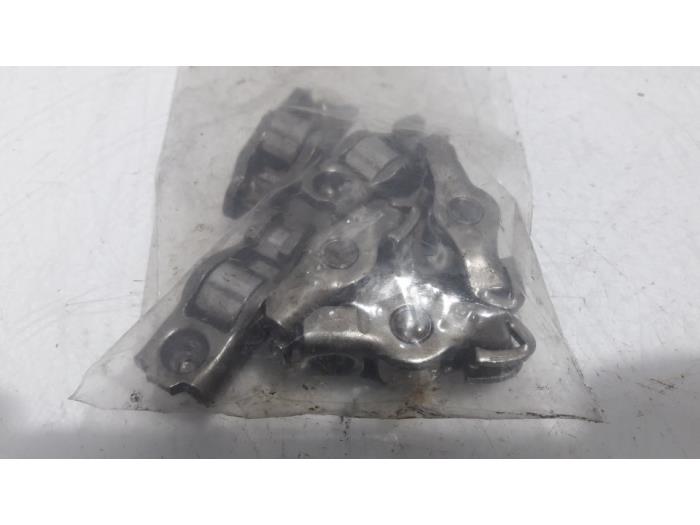 Rocker arm Peugeot 308 SW 1.6 BlueHDi 120 - 090365 BH01