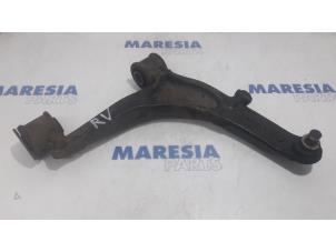 Used Front lower wishbone, right Renault Master III (FD/HD) 2.5 dCi 16V Price € 50,00 Margin scheme offered by Maresia Parts