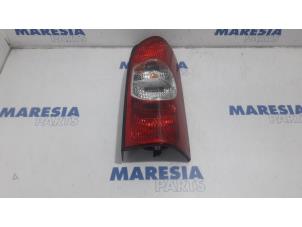 Gebrauchte Rücklicht rechts Renault Master III (FD/HD) 2.5 dCi 16V Preis € 50,00 Margenregelung angeboten von Maresia Parts