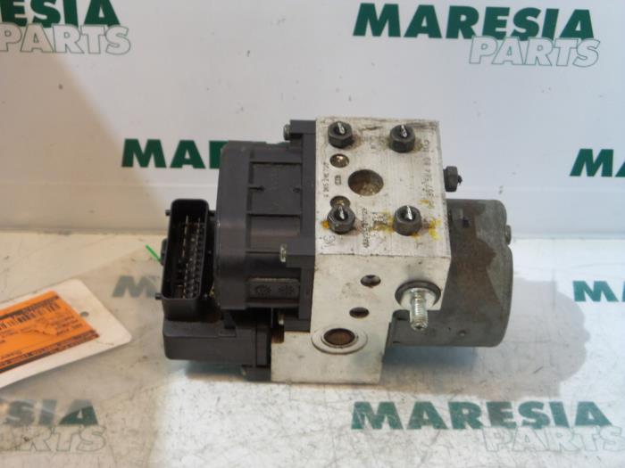 Begagnade ABS-pump Peugeot Partner 2.0 HDI Pris € 75,00 Marginaltabell erbjuds av Maresia Parts