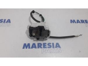 Used Rear door mechanism 4-door, right Alfa Romeo 159 (939AX) 2.2 JTS 16V Price € 35,00 Margin scheme offered by Maresia Parts