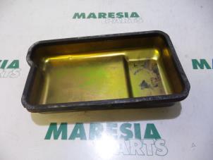 Used Gearbox cover Peugeot 407 SW (6E) 2.0 HDiF 16V Price € 50,00 Margin scheme offered by Maresia Parts
