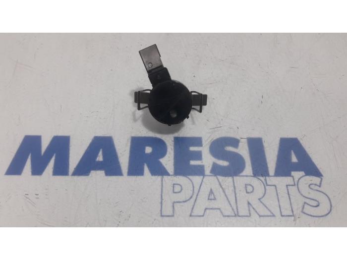 Begagnade Regnsensor Peugeot 308 SW (L4/L9/LC/LJ/LR) 1.6 BlueHDi 120 Pris € 29,95 Marginaltabell erbjuds av Maresia Parts