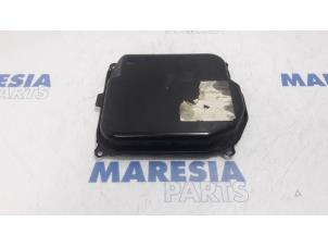 Used Gearbox cover Peugeot 307 CC (3B) 2.0 16V Price € 35,00 Margin scheme offered by Maresia Parts