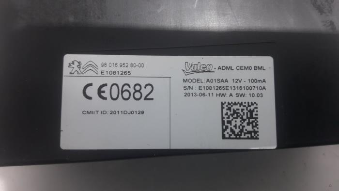 Engine management computer from a Peugeot 508 SW (8E/8U) 2.0 RXH HYbrid4 16V 2013