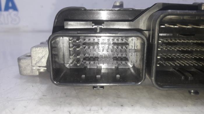 Engine management computer from a Peugeot 508 SW (8E/8U) 2.0 RXH HYbrid4 16V 2013