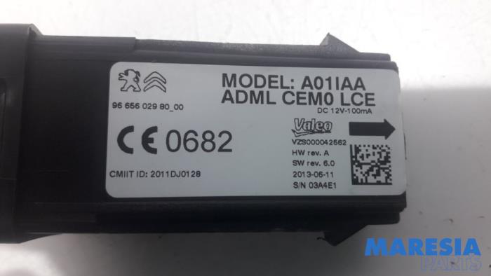 Engine management computer from a Peugeot 508 SW (8E/8U) 2.0 RXH HYbrid4 16V 2013
