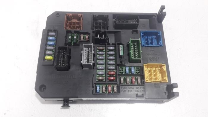 Engine management computer from a Peugeot 508 SW (8E/8U) 2.0 RXH HYbrid4 16V 2013
