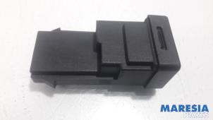 Engine management computer from a Peugeot 508 SW (8E/8U) 2.0 RXH HYbrid4 16V 2013
