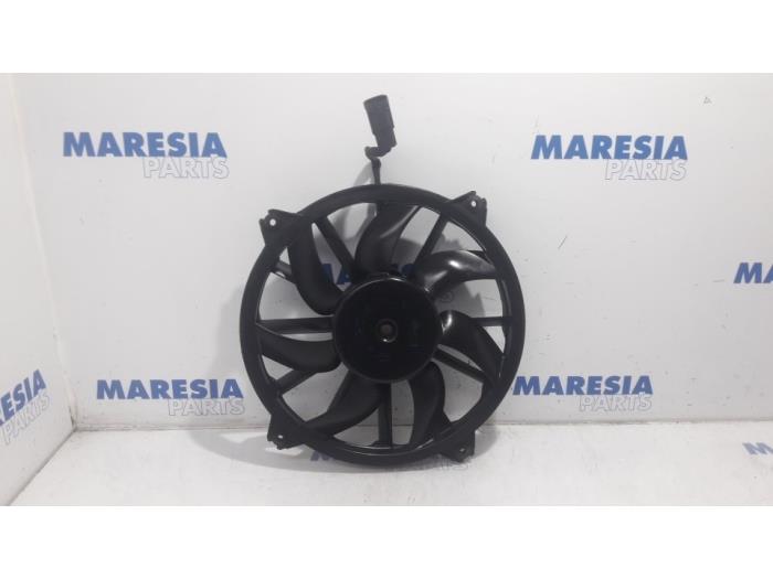 Używane Silnik wentylatora Citroen DS4 (NX) 1.6 16V VTi 120 Cena € 34,95 Procedura marży oferowane przez Maresia Parts