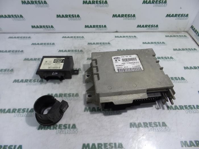 Used Engine management computer Renault Twingo (C06) 1.2 SPi Phase I Price € 25,00 Margin scheme offered by Maresia Parts