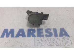 Używane Silnik reflektora Peugeot 508 SW (8E/8U) 2.0 RXH HYbrid4 16V Cena € 35,00 Procedura marży oferowane przez Maresia Parts