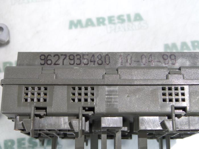 Engine management computer from a Citroën Xantia (X1/2) 1.8i 16V 2000